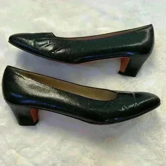 Vintage Salvatore Ferragamo Black Leather pumps - Picture 5 of 7